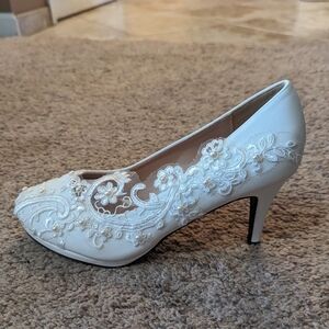 9.5 Bridal Wedding Shoes Closed Toe Stiletto Heel with Stitching lace